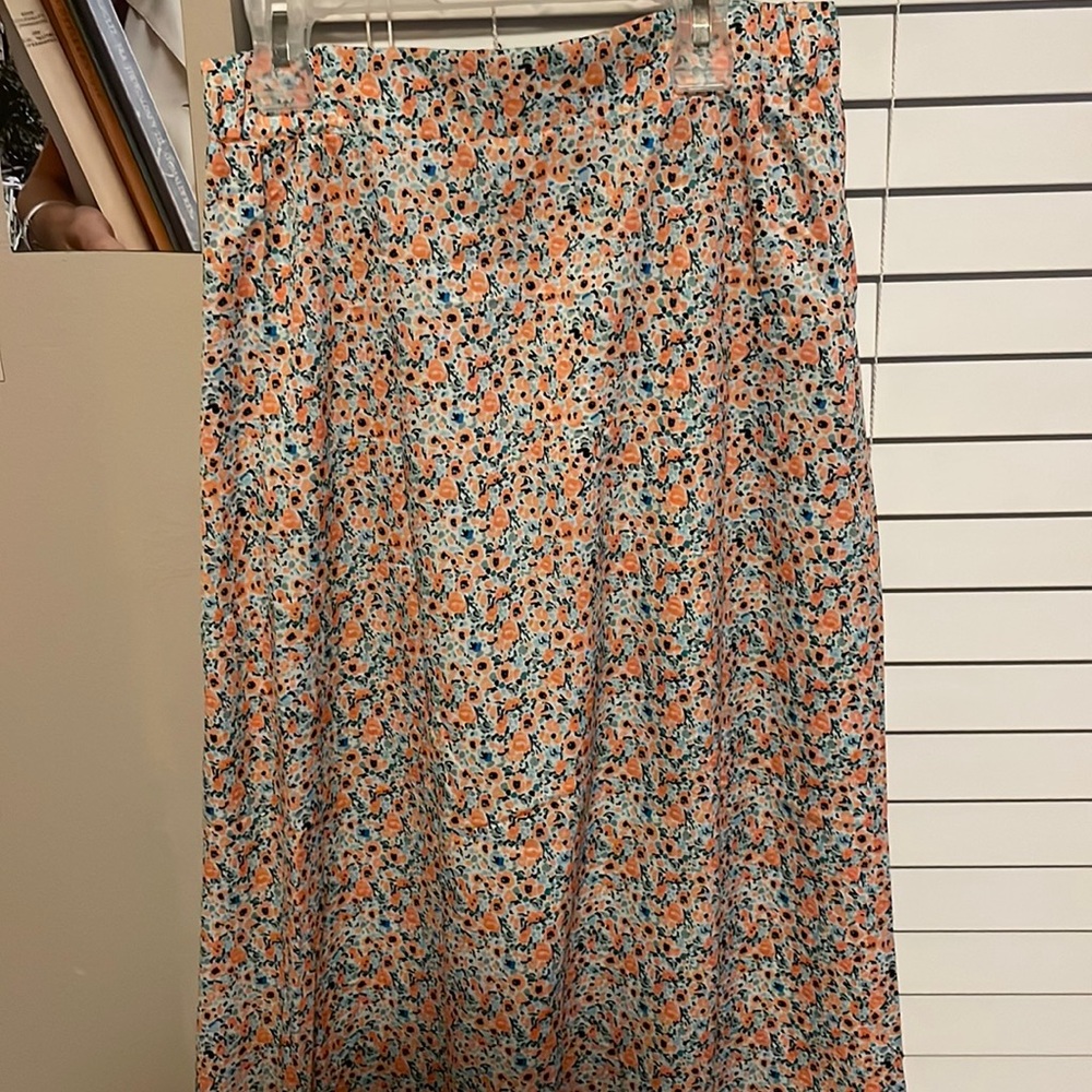 FLORAL MAXI SKIRT